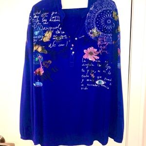 DESIGUAL Top runs small XXL cool designer buttons